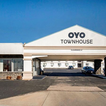 Oyo Townhouse Dodge City Ks Eksteriør billede