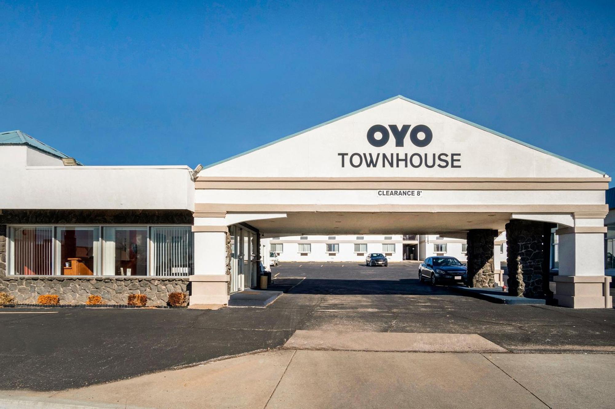 Oyo Townhouse Dodge City Ks Eksteriør billede