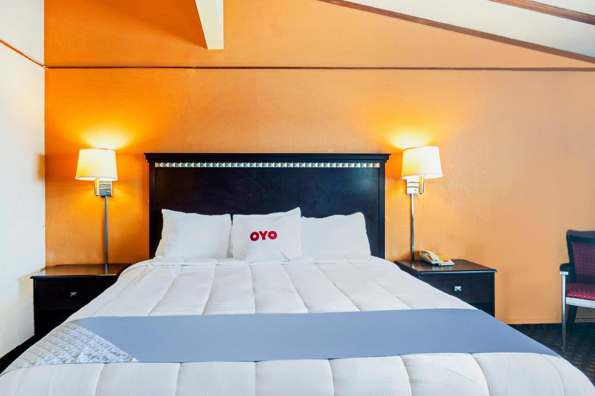 Oyo Townhouse Dodge City Ks Eksteriør billede