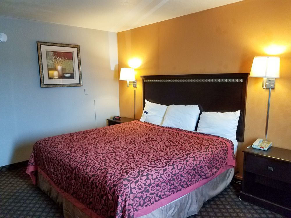 Oyo Townhouse Dodge City Ks Eksteriør billede