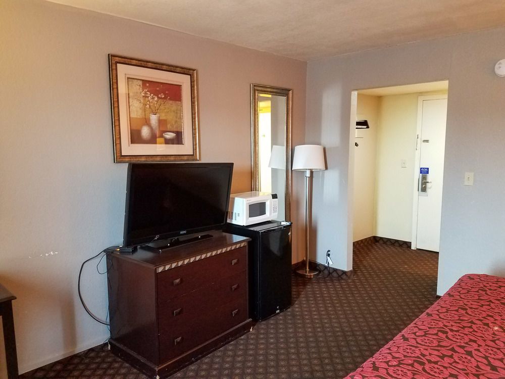 Oyo Townhouse Dodge City Ks Eksteriør billede