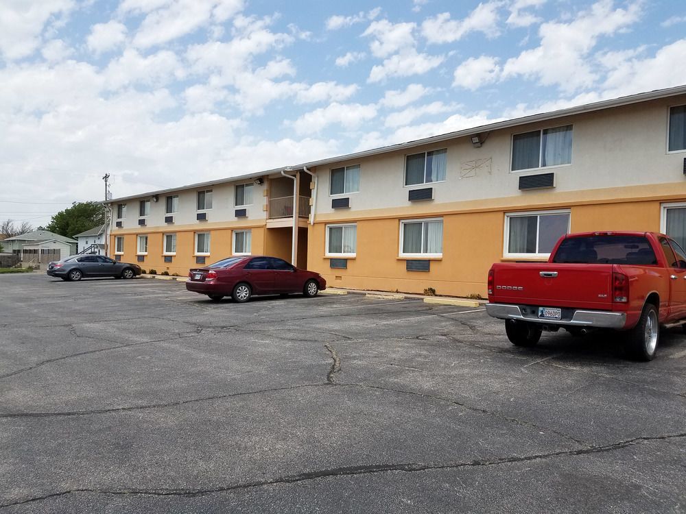 Oyo Townhouse Dodge City Ks Eksteriør billede
